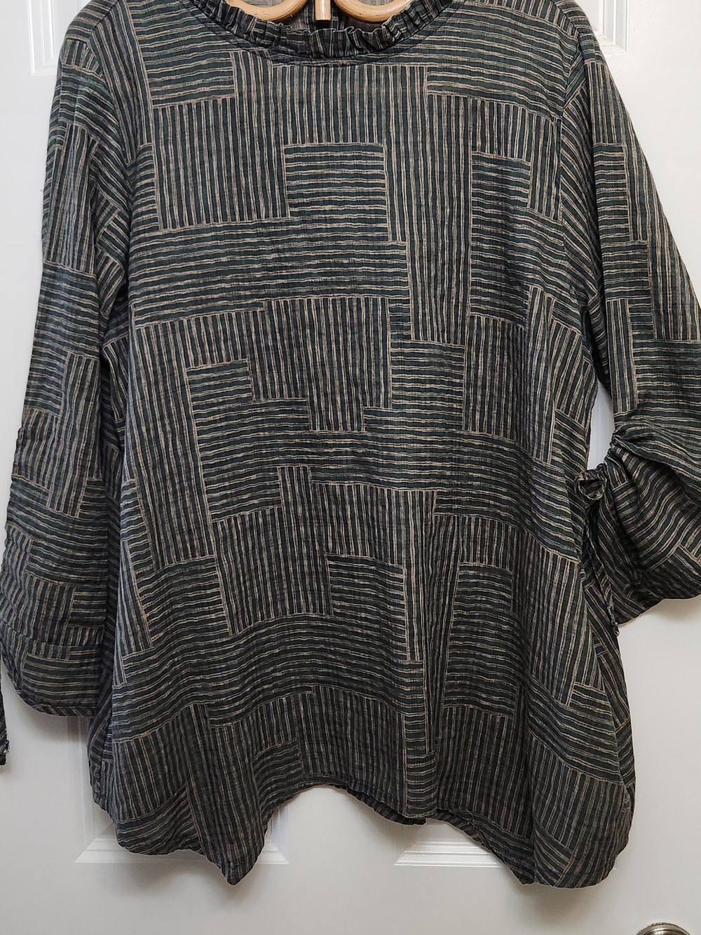 Women's, Blouse/Top Teal Green Striped With Tan Pattern. Like New. XL